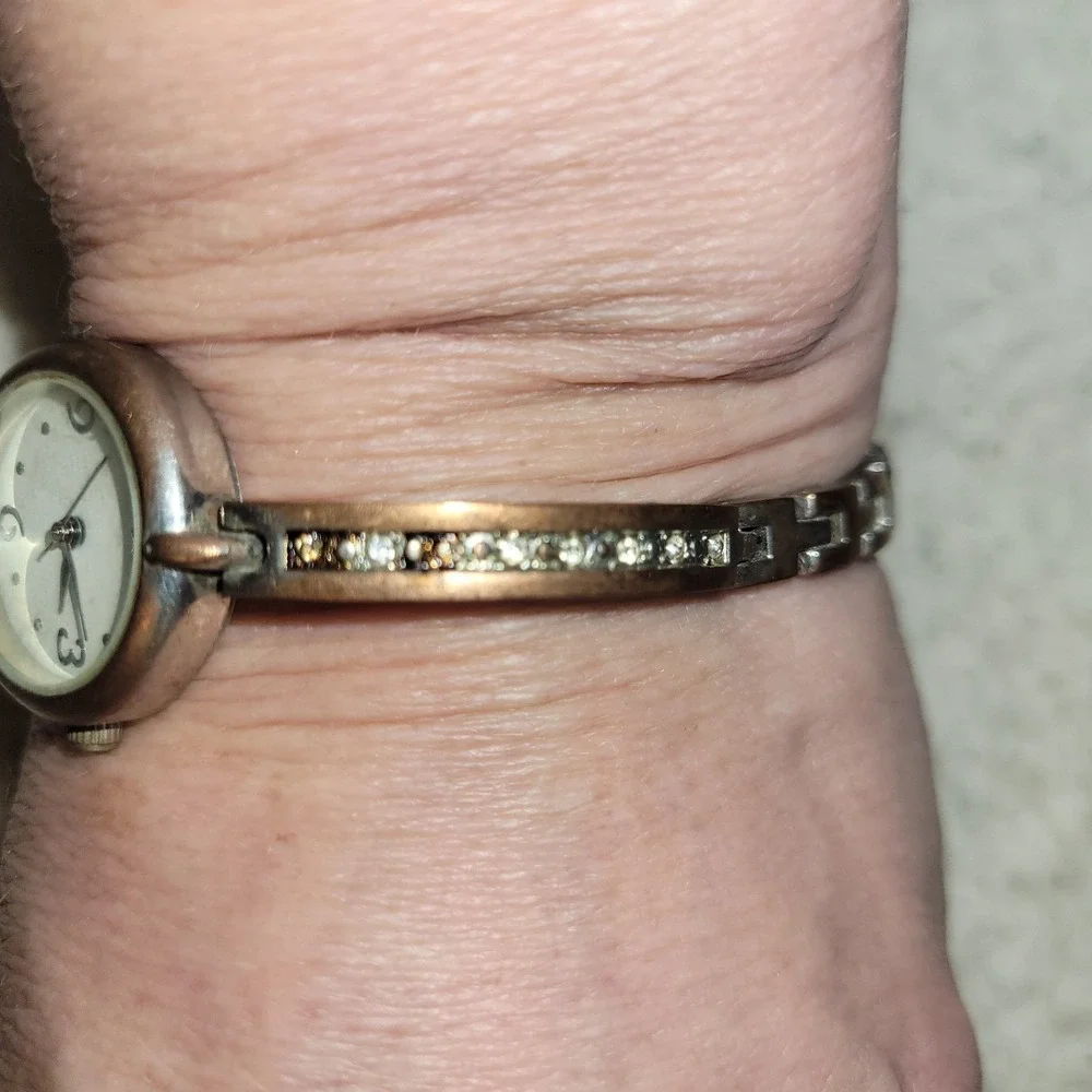 Vintage Swiss Quartz Women's‎ Bracelet Watch Gold Tone Rhinestone Accents